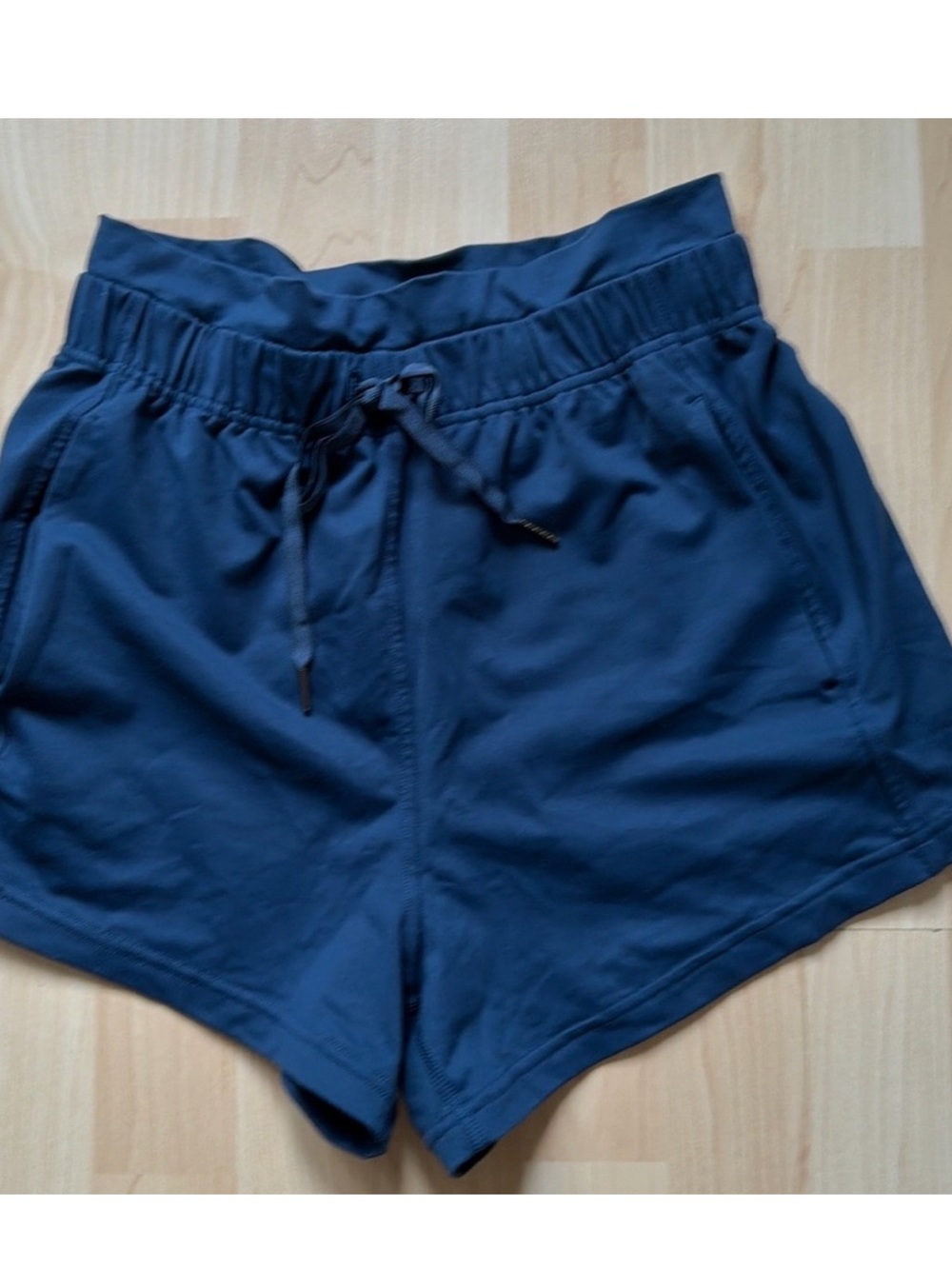 Lululemon navy blue women’s athletic shorts, size US 4